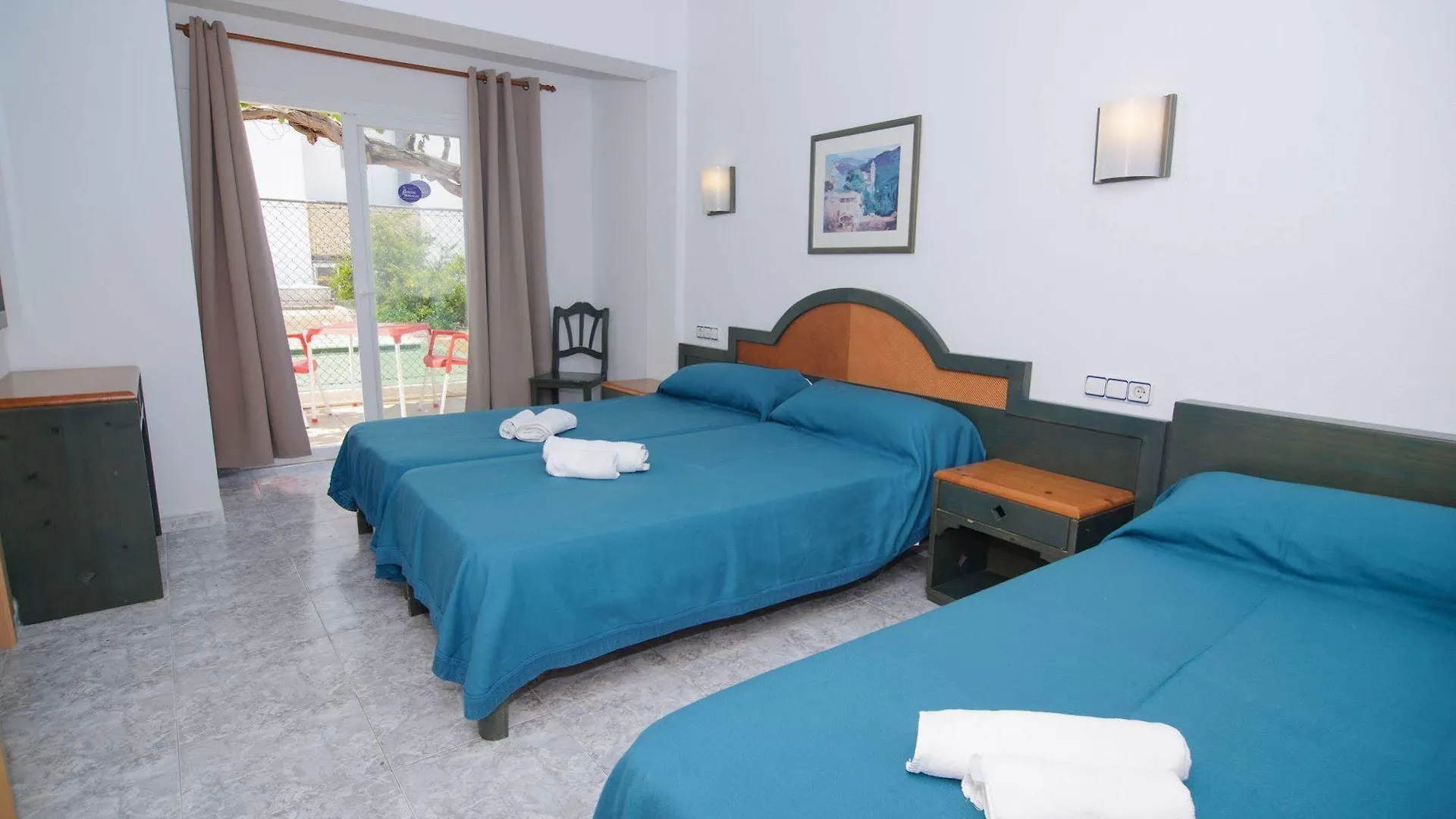 Hostal Rosalia Сан-Антонио-Абад Отель
