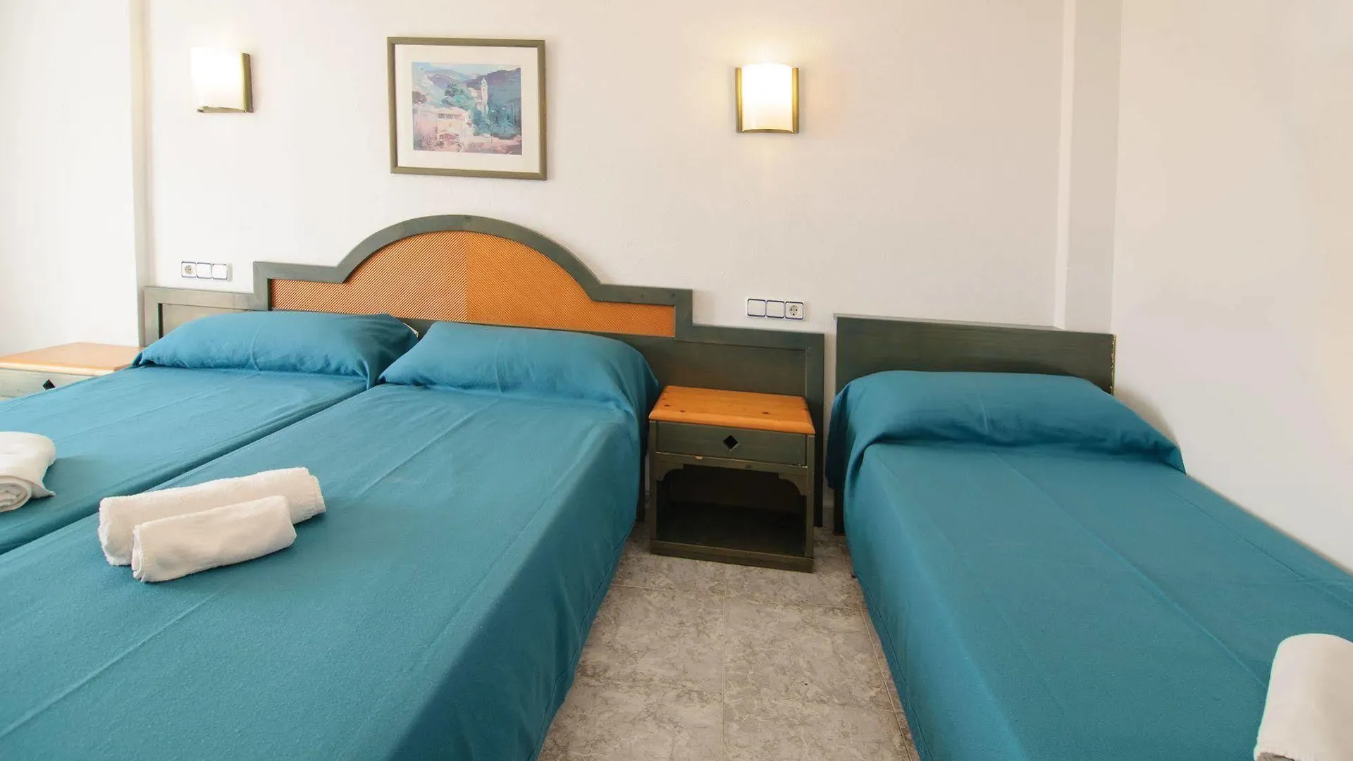 Отель Hostal Rosalia Сан-Антонио-Абад Испания